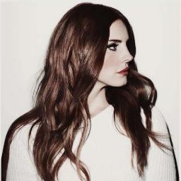 No me gusta mucho describirme pero ,adoro la música ,y la noche. Lana del Rey como inspiración día a día.Never stop dreaming.Young Wild and Free.
