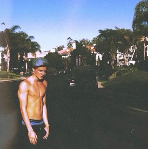 yeeeeeew i love Cody Simpson.       going to meet him on March13. #SoExcited