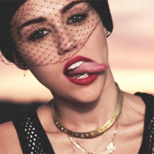 MileyKissMio's profile picture. 