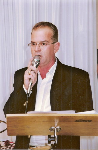 Gestor,consultor,professor,palestrante,Pastor,Poeta,escritor, amigo. Gosto de gente que sonha e quer fazer dessa nossa passagem um momento único de amor e paz.