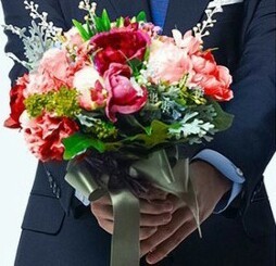 Daylife Manager. 일상퍼즈의 새로운 관리자입니다. :D. 봇에 관련된 문의나 지적은 저에게 해주세요. 봇 면접은 DM. 항시 대기중이랍니다!