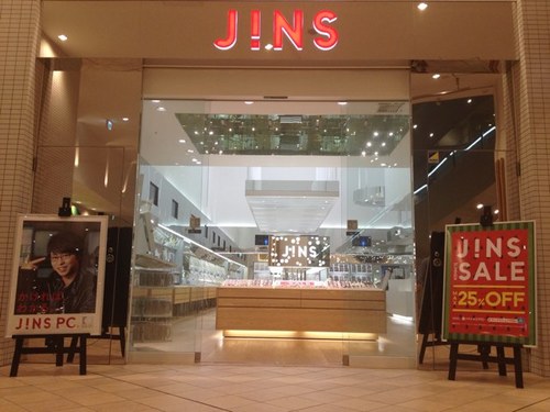 メガネ屋のJINSです^o^

新作フレームや期間限定SALE情報など、皆様の欲しい情報をいち早くお送りいたします！ よろしくお願いします！(*^o^*)