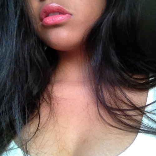 20. 5'6. Latina.