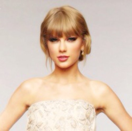 This acc is used for Taylor Swift twitter pack. If you would like to request, please dm/mention and full credits to @DelightedSwift or/and @Seltasticrauhl