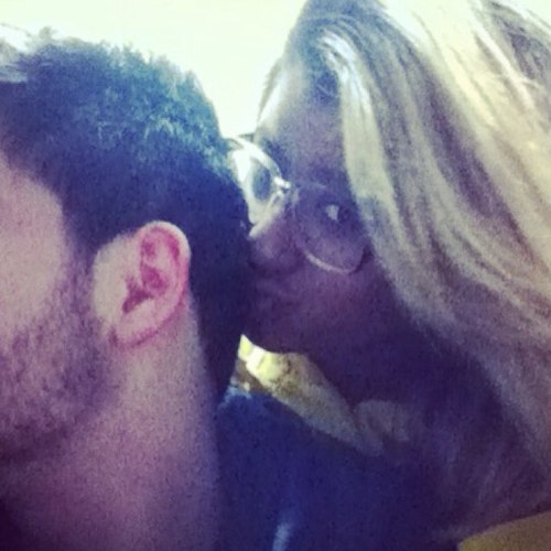 ㅤㅤ ㅤㅤ ㅤ ㅤㅤ ㅤ ria quando você estiver triiste, chorar é para os fracos! :}