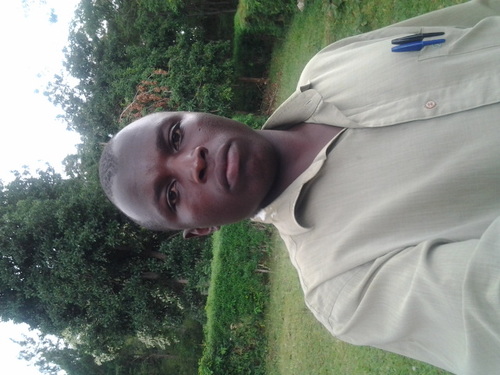 Diploma holder in medical laboratory technology, love making friends and having fun