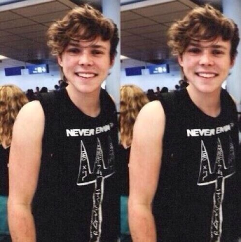 Free follow :)PLEASE FOLLOW @clxudycalum SHE FOLOWS BACK IF YOU ASK, PROMISE :)