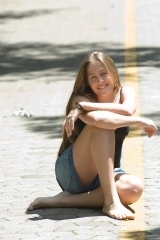 amo escutar musicas,e sair com as minhas best´s