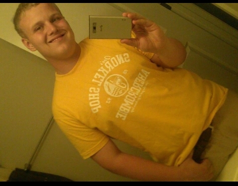Im a country boy who loves to go muddin and huntin and fishing