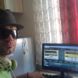 z_zacy's profile picture. 