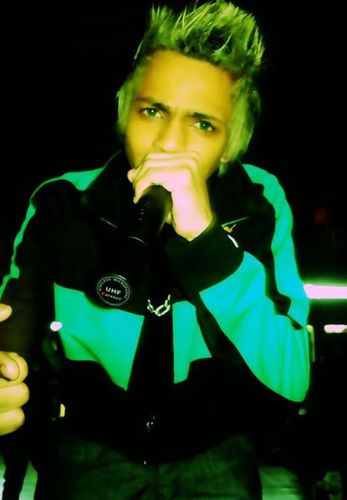Mc Xenon Nascido em MG(bh), desde pequeno fascinado com música, na adoleçência nus Seus 15 anos começou a compor, em 2012 iniciou no funk. Foco,Força e Fé .