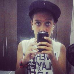 Sou Ousado & Alegre . Pagodeiro & Romantico.... Me Segue Q Ti Sigo.Adoro Futebol,Família...  #EHTUDOTHOÌSS