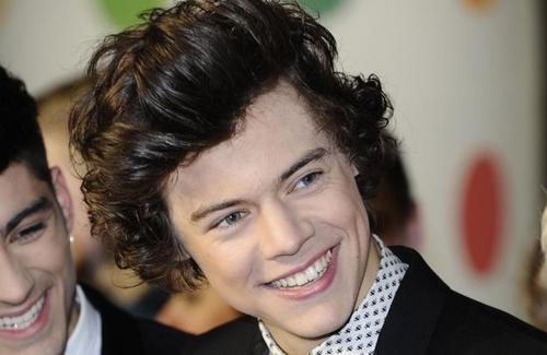 Follow me!!(: lets try to get eone if the boys to follow nd I swear ill DM All yalls names(;