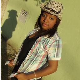 ~* α gαrotiinhα imperfeitα,
αqeelα qeê chorα de dor,
αqeelα qeê ja sofreu poor αmor,
αqeelα qe sαbe se αrrepender ♥