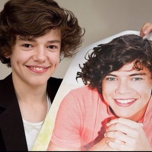 Official fanpage for the cutest boy on the planet. :D