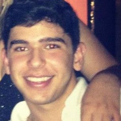 17 anos, estudante, extrovertido e bla, bla, bla.
