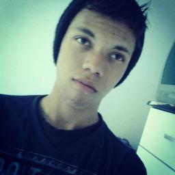 #rockeiro mas sensìvel..  GOSTO MT DE CONHECER PESSOAS NOVAS, Paramore e cogumelos *-*  bem-vindos!