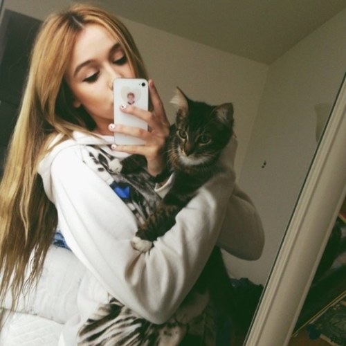 Meow. i like britney, miley, 1d, em 3, j bieber, and you