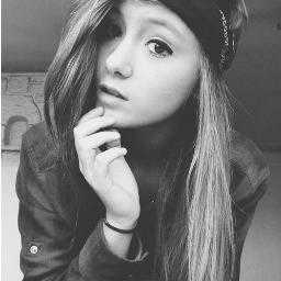 Coucou, moi c'est Anna, j'ai 17 ans, je suis Italienne. Et d'après ça, je sens que tu m'aimes déjà. ♡