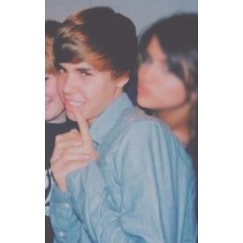 ajklsbieber's profile picture. u a poop head bye