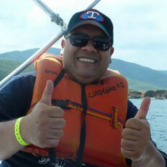 Medico Gineco-obstetra, democrata, liberal, No-HCh ni maduro, amante del rock y fanático de los Tiburones de La Guaira