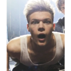 I retweet you to help you get noticed by Andy, Ryan, Joel and Adam ♡ Hope i help! // hugged all of lawson :)