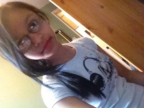 March 8th 2000 HazelEyes&DarkBrown hair love 1d follow me and i will follow you back!! Xox Woking :P xx