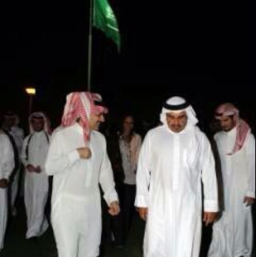سياسي خطير ، شاعر مخضرم ، لا امثل الا نفسي هنا انا الدكتور راكان العجمي ، تابعني واتابعك ، وابشر ...