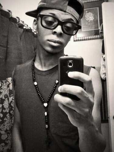 If you can follow me I'll follow back! Melinda I love you babygirl!