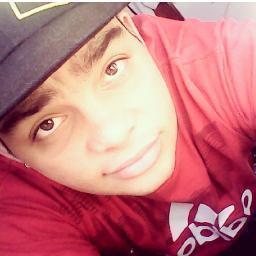 EU PREFIRO O SOL , JOGAR FUTEBOL E VIVER A MIL !