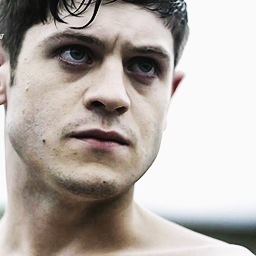 #RP #Misfits |  ¿Quién es Barry? | Para todos yo soy el invisible. | Melonfucker, esnifa bragas, friki, pervertido... [Precognición]
