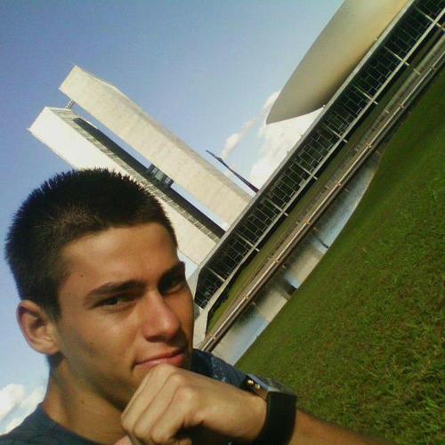 GOSTO MUITO DE HUMOR ...  SOU SIMPLES E DIVERTIDO PA CAAAR......O KK