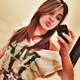 E agente segue , poorqe fé é o que não falta, Coisa ruim não abala , e ainda virão muitos sorrisos ' EU ACREDITO DEMAIS '