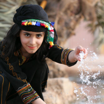 بنتوَ ﻟ ذآكَ اليرَ ..♪