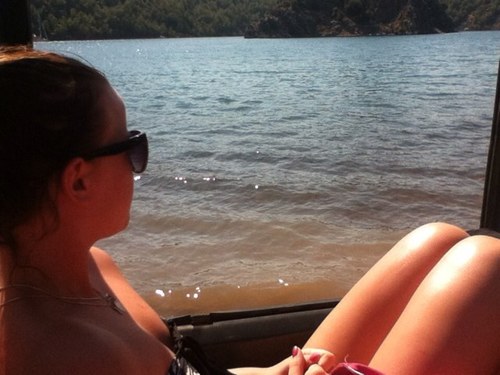 love doesn't need to be perfect ,it just needs to be true.    mn trots, kusje mandy