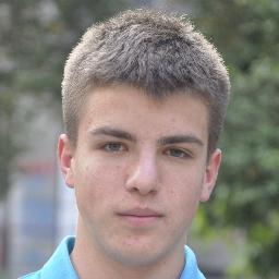 i zagledan u tišinu, samohranu pustu tminu,
O Lenora reč jedinu, izgovorih tiho, tiše,
O Lenora odjek vrati što mi usta prozboriše,
samo to i ništa više.