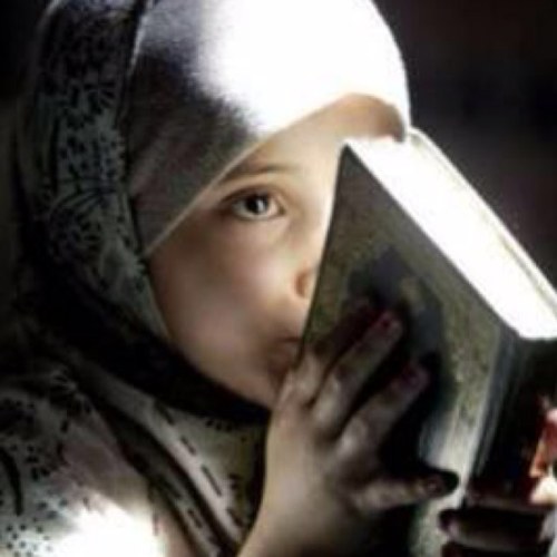 اجعل طفلك نموذجاً للإسلام ، يراه الناس فيرون الإسلام .