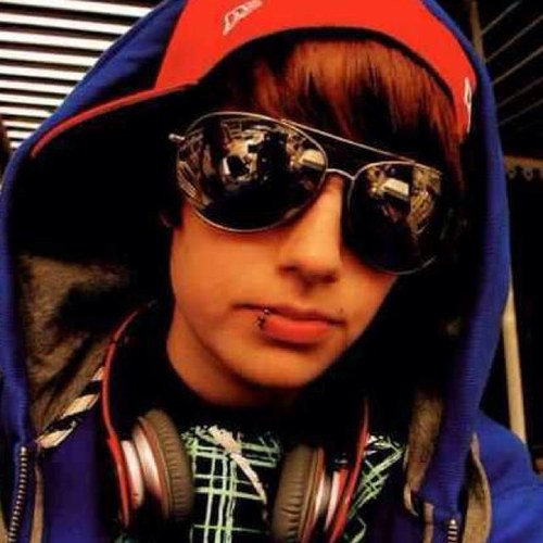 JeyJeyyWaleBU2's profile picture. @BabyAndrea_ IS MINE MINE MINE. AND ONLY MINE SO BACK OF BITCHES. HEHE. I LOVE HER AND IF YOU HURT HER. I WILL KILL YOU IN YOUR SLEEP. COMPRENDO? COMPRENDO.