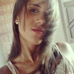 Estudante, leonina, torcedora do Bahia e muito feliz