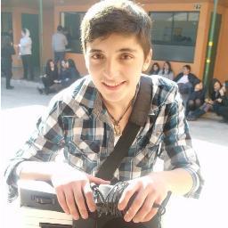me gusta la musica, el mar,la equitacion, pianista, hablar de misterios y weas asjkhskja,