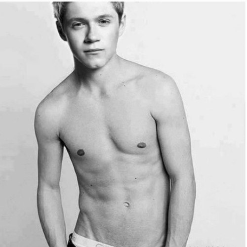 Follow @LarryHasABeard c: SHE ALWAYS FOLLOWS BACK! TYSM! STAY FAB ;*