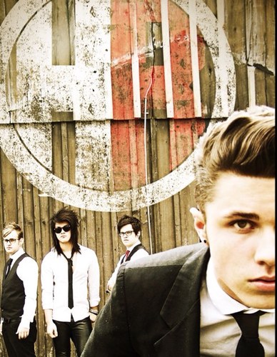 @DomFrissora -Vocals @JonSuhHR -Guitar, @CCtheBassGawd-Bass, @CamBamMuffinMan -Drums, Join the #HRARMY / @HRarmy