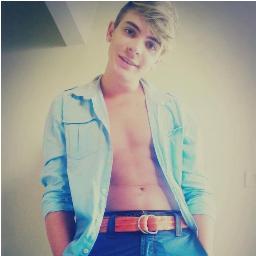 Pra que Bio se voce vai me julgar pelo numero de Follows? Meu nome é Rhayrãn e o Apelido n é quero te da AGR para de ler e Mete Follow :33
