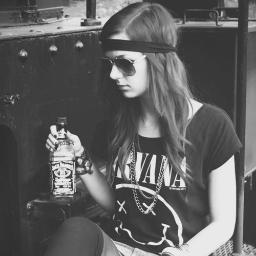 Rightnowfuckoff's profile picture. Mirate eres joven , deja de preocuparte tanto de lo que digan los demas , vistete como quieras , escucha la música que te gusta, se tú. 30/09/2012