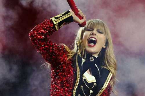 Follow me on @MahoneSwiftt13 please:)