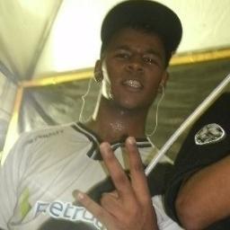 Vovó dizia, vixe maria, não deixe nada te derrubar. Siga tua vida cabeça vazia. (8)