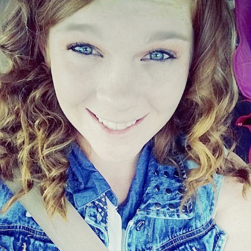 American Country Girl From Texas.Rodeo Is My Life.I Show Pigs And Im A Sophomore!