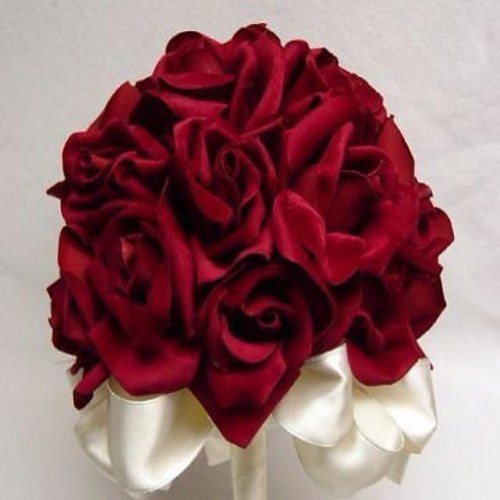 انا🌹أنثى🌹مختلفة في زمن كثرت فيه 🌹نون النسوة 🌹