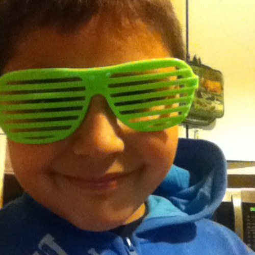follow me on twitter and look at youtube captanjuicyfruits daily blog there so funny on you tube so hope you like our videos on you tube and i hope u follow me