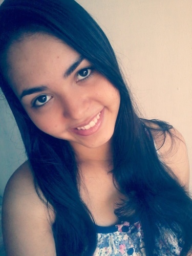 Apenas uma menina em corpo de mulher. O:-)
